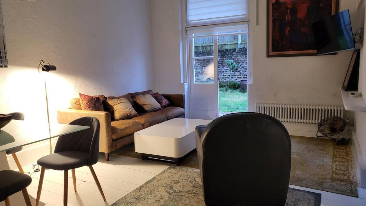 One Bed Garden Flat - Prime Location - Free Onsite Parking - Own Entrance Hove